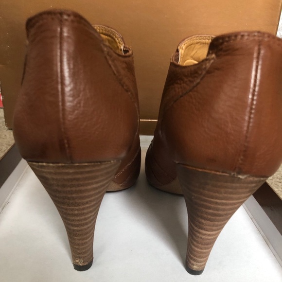 Casual ankle booties camel color size 7M - Picture 5 of 5